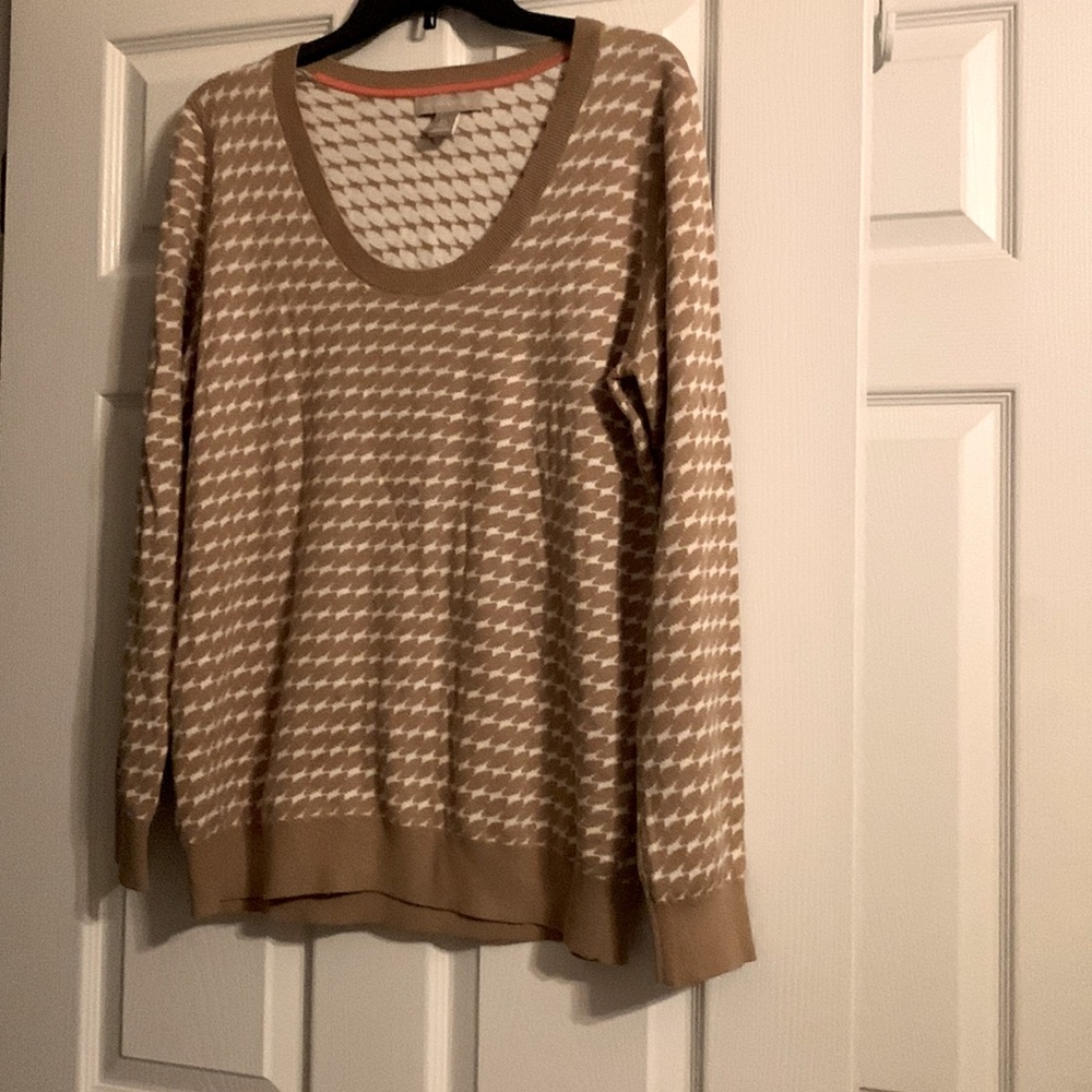 *NWOT Banana Republic tan and white sweater